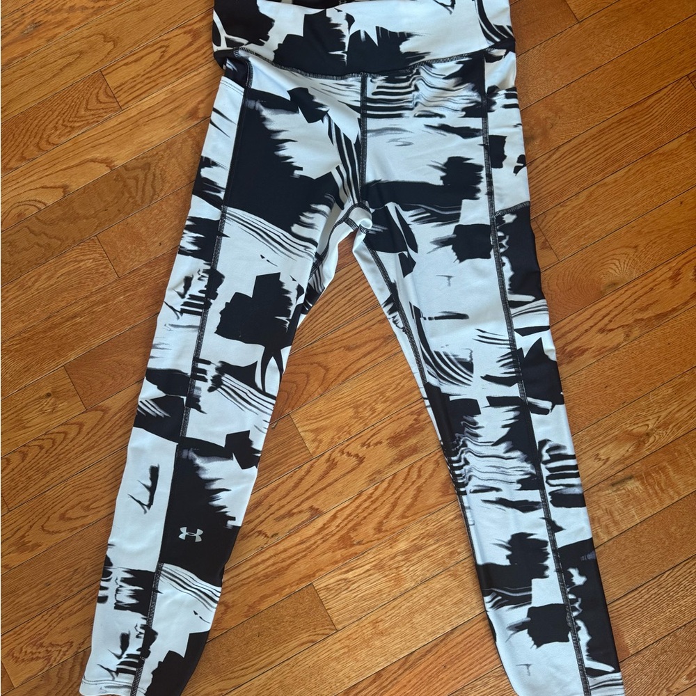 Under Armour Women’s Compression HeatGear Black and White Leggings